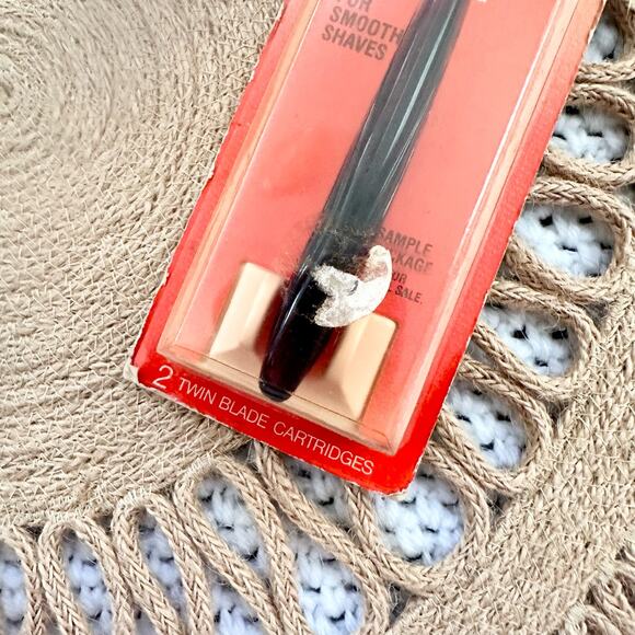 Personal Touch by Schick With Moisturizing Strip NIB Deadstock Razor Sample Pack - Picture 3 of 8